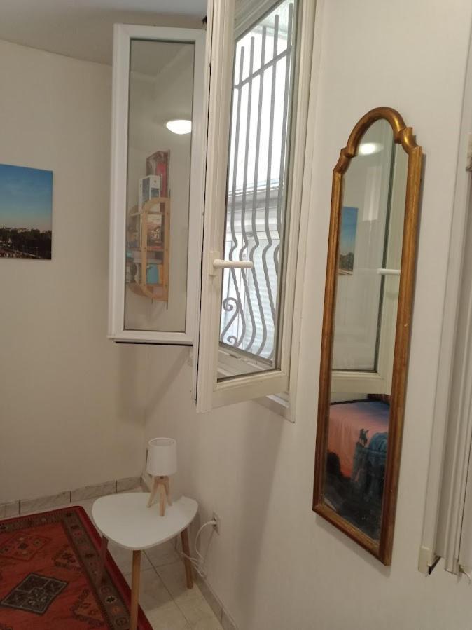 Apartament Petite Maison Avec Cour Dans Les Beaux Quartiers-Vous Faites Le Menage- Very Good Prices For T-H-E Location But You Have To Clea-N Th-E Flat Paryż Zewnętrze zdjęcie